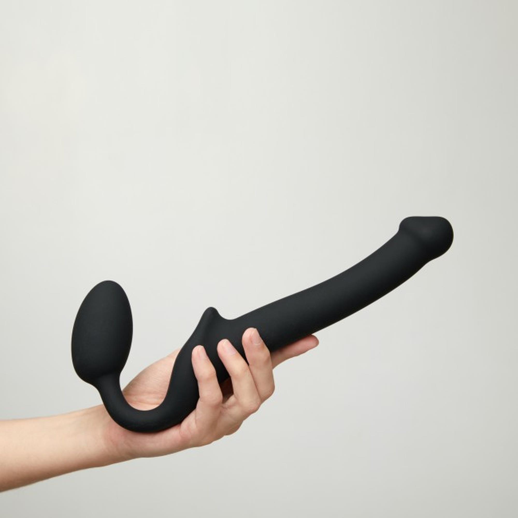Strapon bez pasków giętki półrealistyczny Straponme czarny S 17 cm - obrazek 7