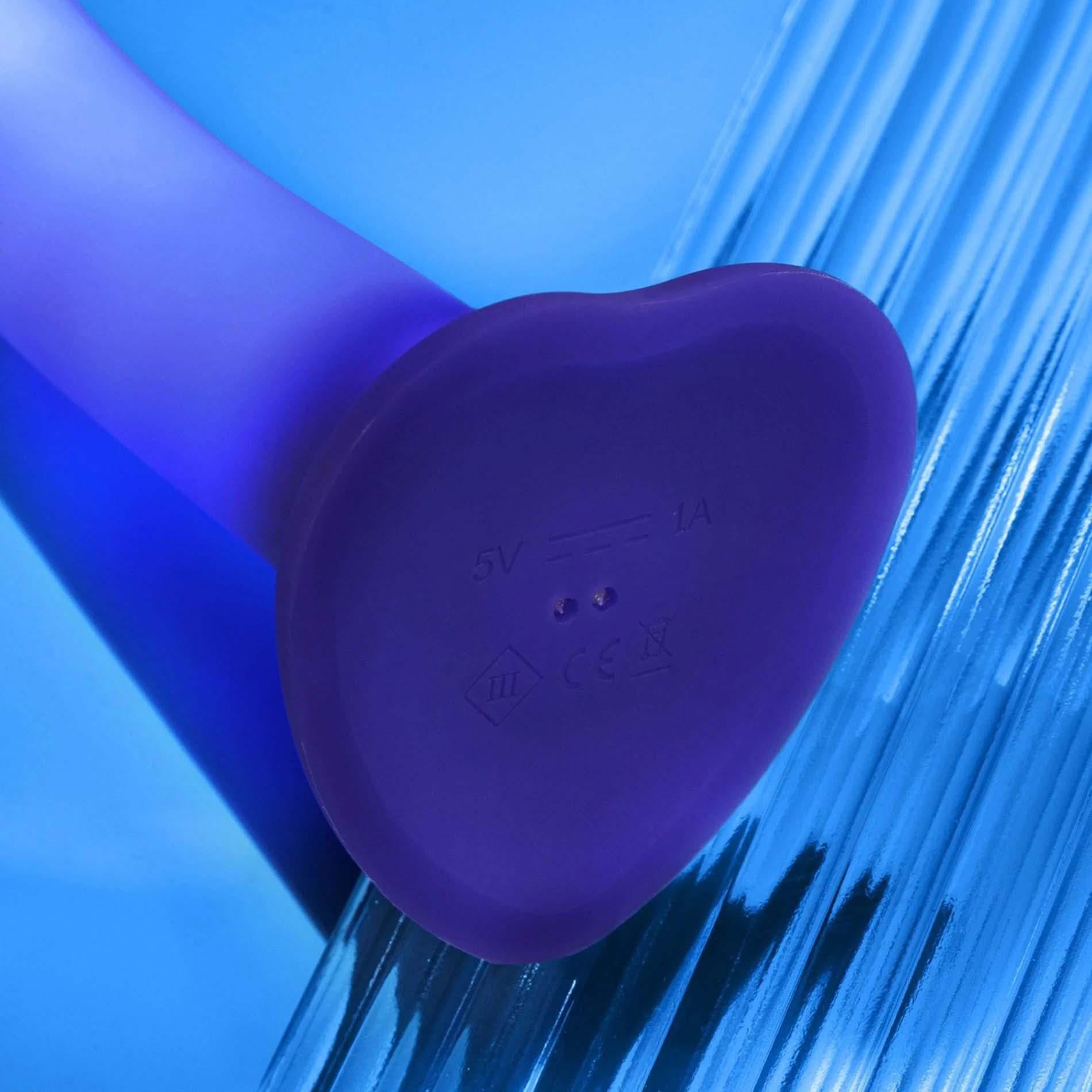 Dildo realistyczne LED fioletowe Straponme 18 cm M - obrazek 5